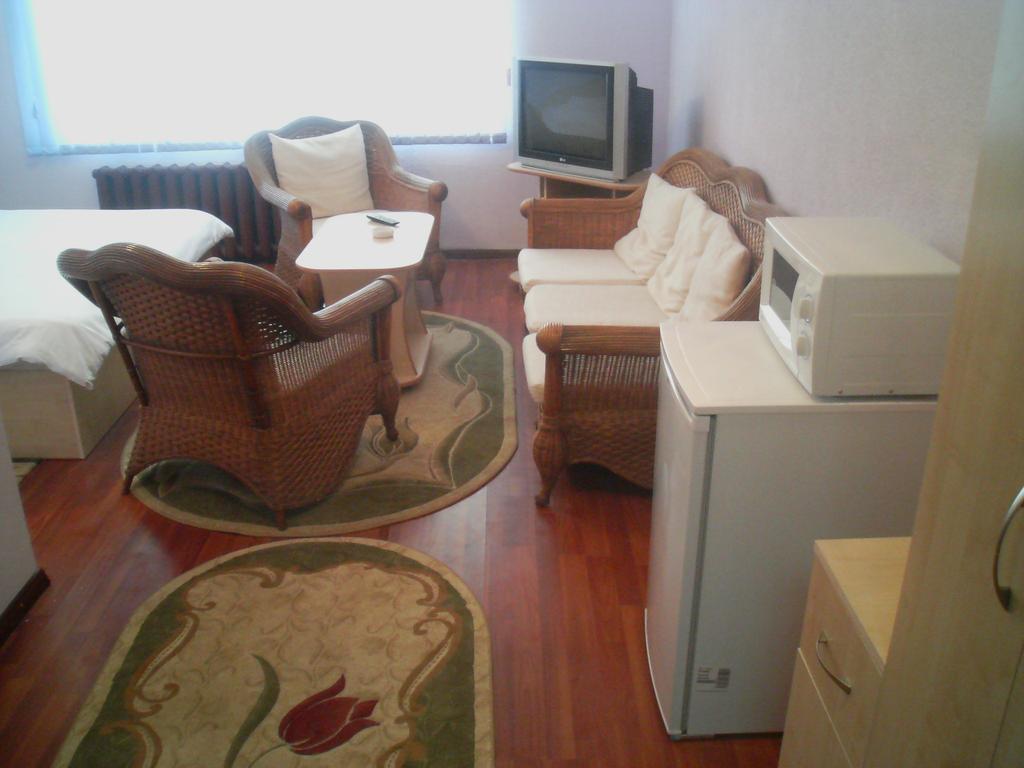 B&B Aktau Не Отель Номер фото